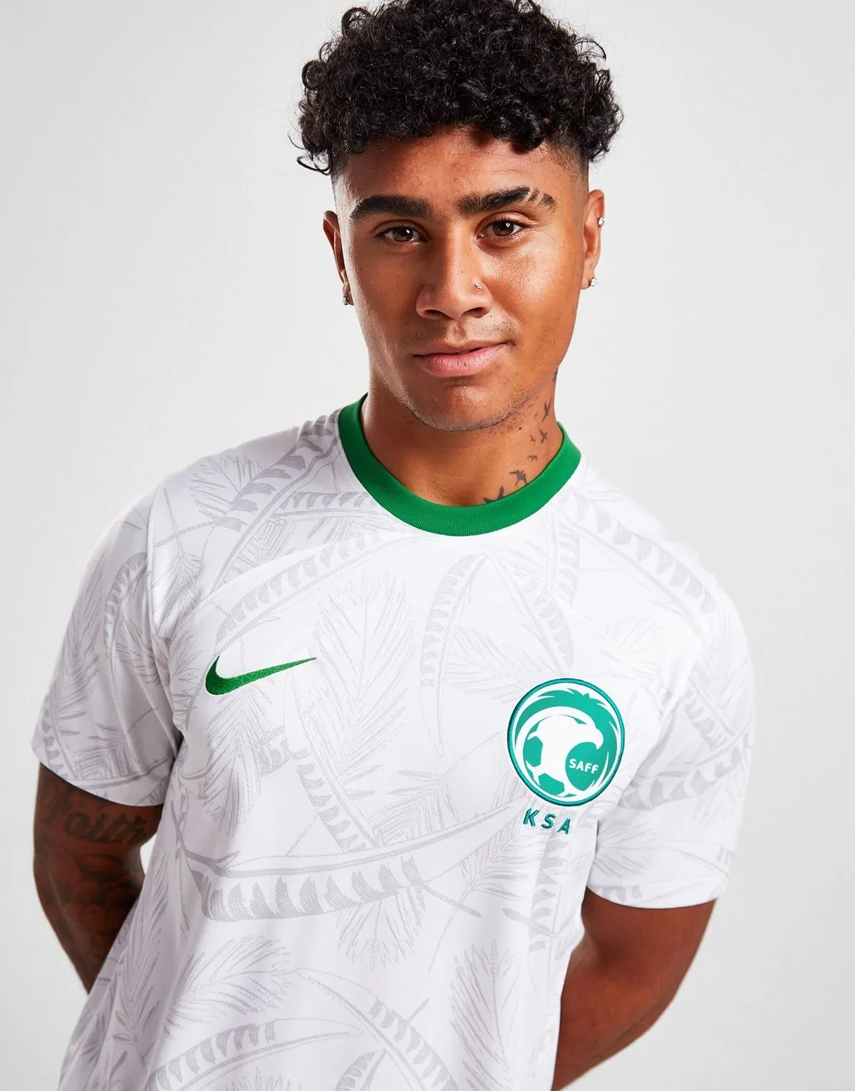camiseta_arabia_saudi_titular_2022_tres
