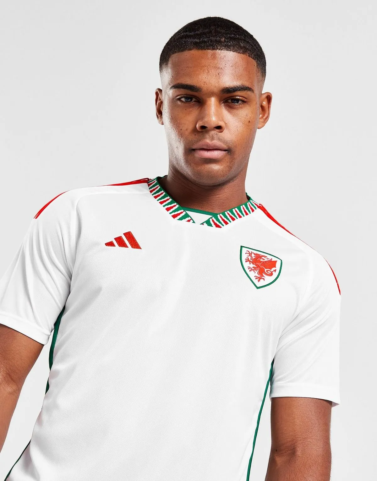camiseta_gales_suplente_2022_tres