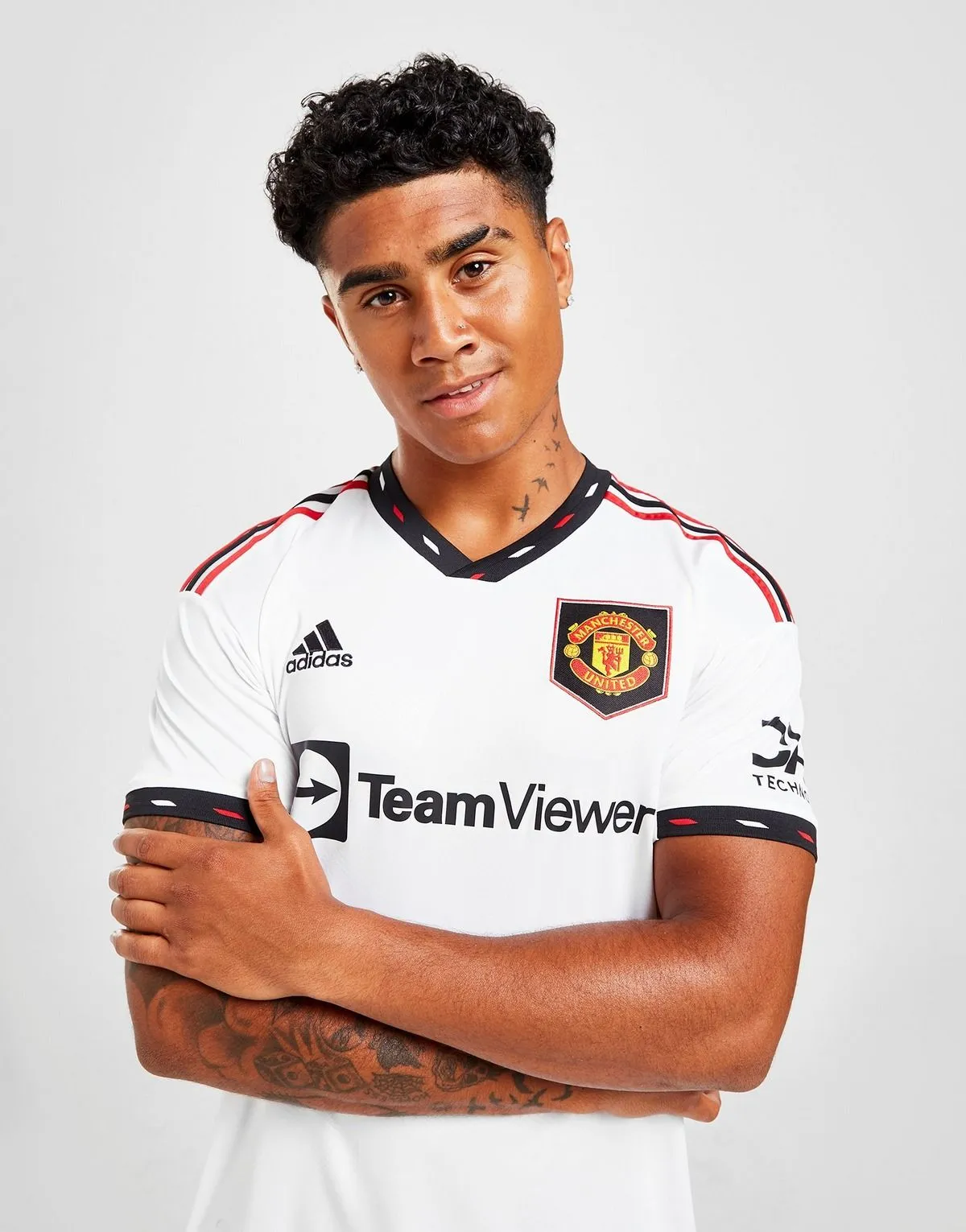 camiseta_manchester_united_segunda_equipacion_22-23_tres