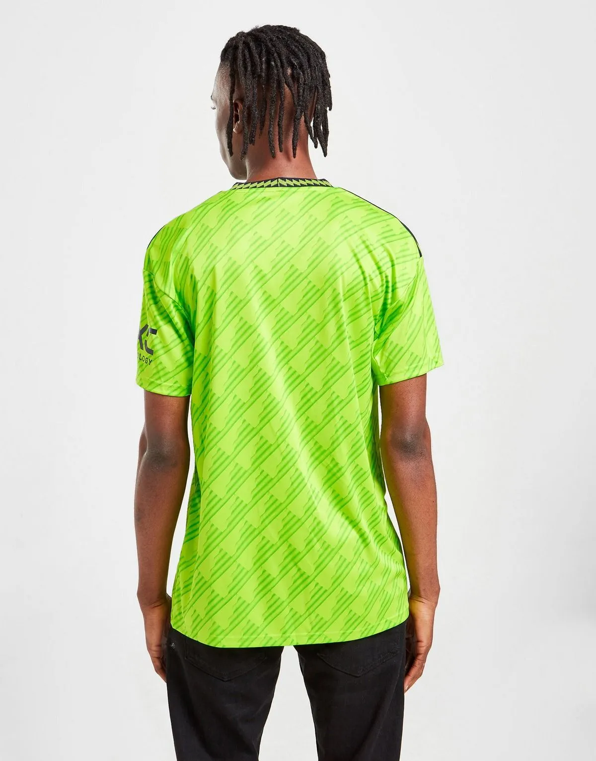camiseta_manchester_united_tercera_equipacion_22-23_dos