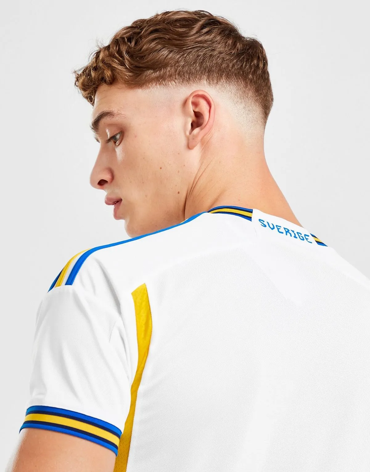camiseta_suecia_reserva_2022_cuatro