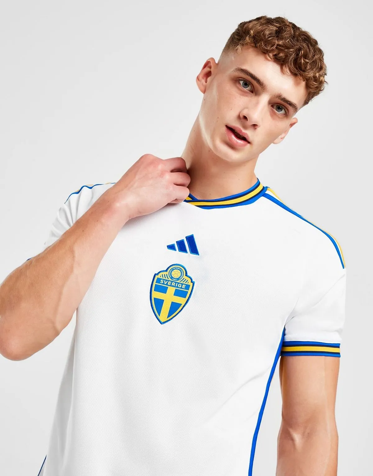 camiseta_suecia_reserva_2022_tres