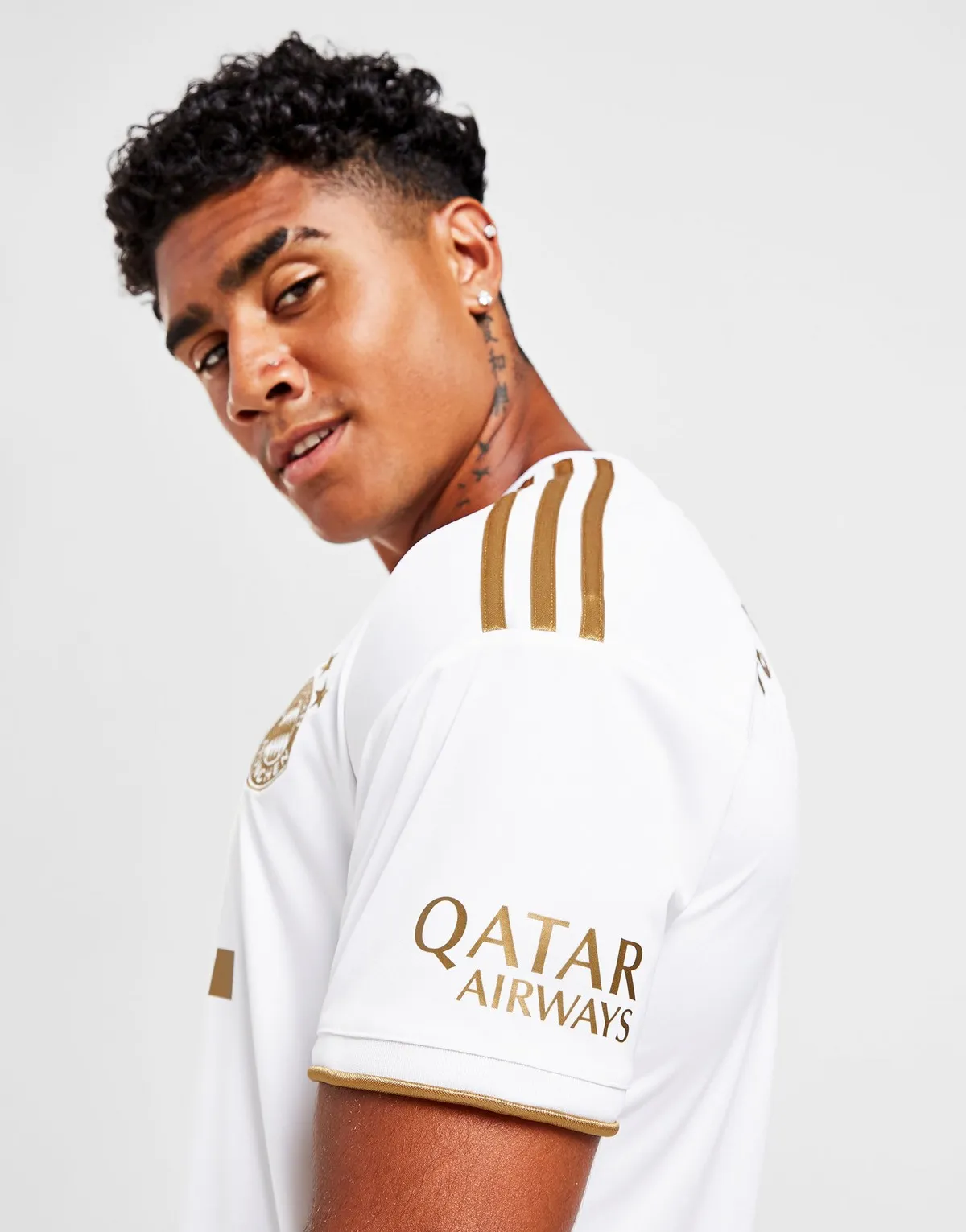 camiseta_bayern_munich_suplente_22-23_cuatro