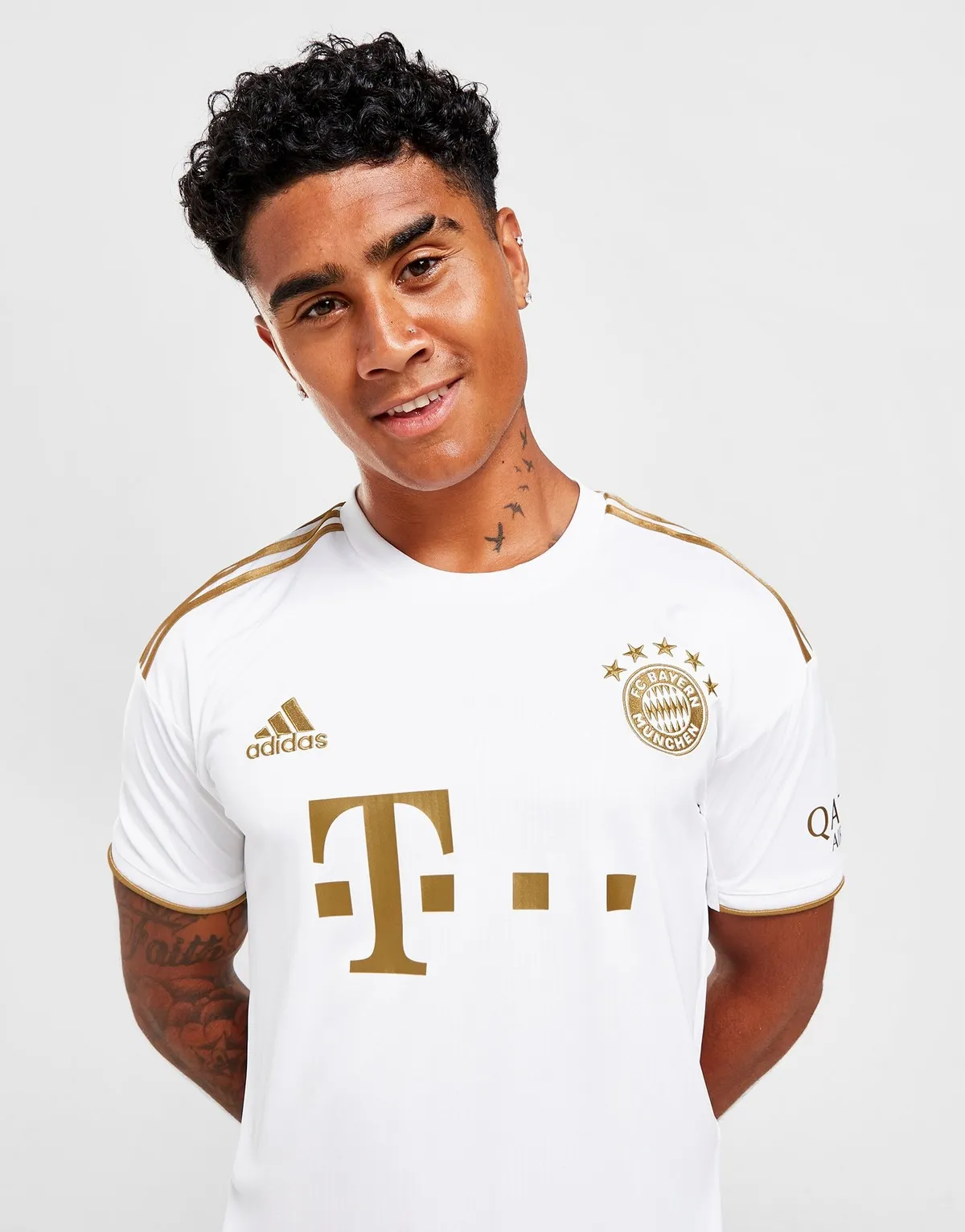 camiseta_bayern_munich_suplente_22-23_tres