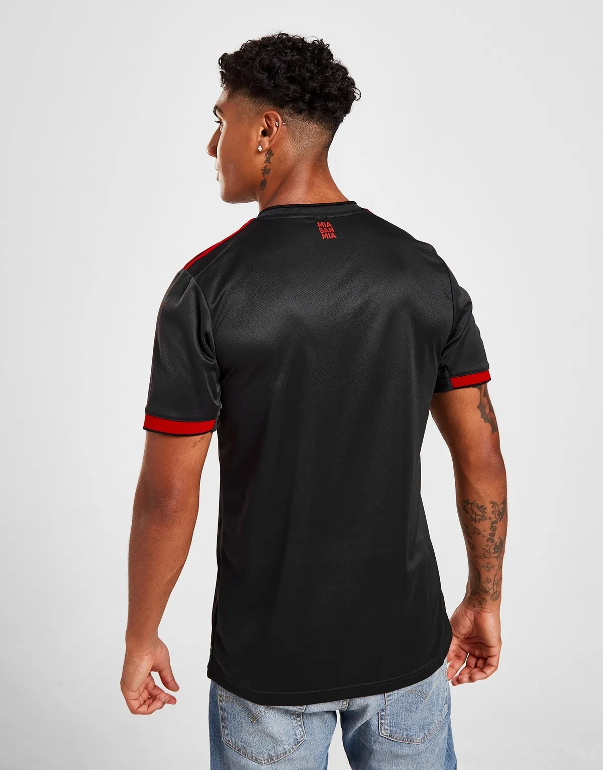camiseta_bayern_munich_tercera_negra_dos