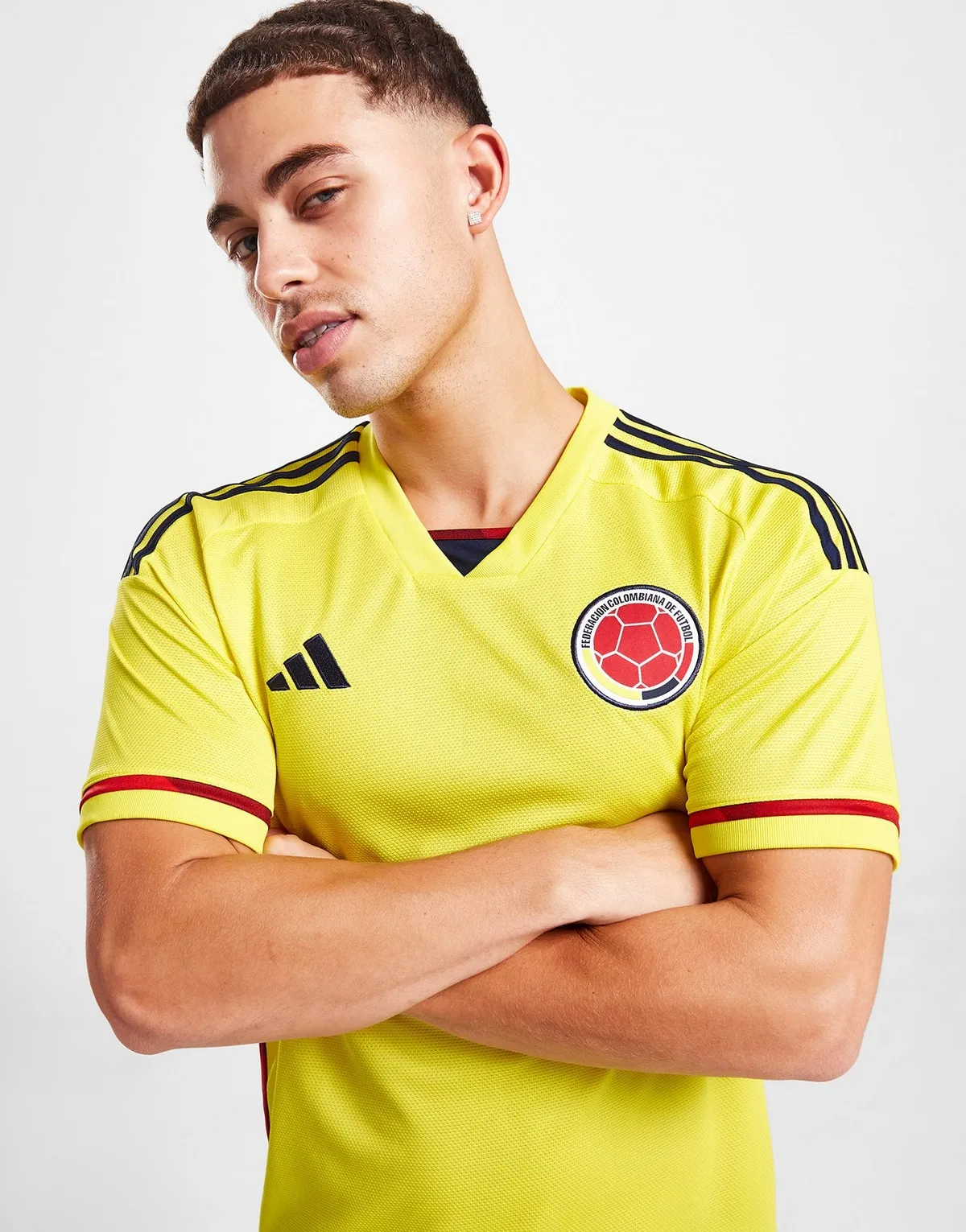 camiseta_colombia_adidas_titular_2022_tres