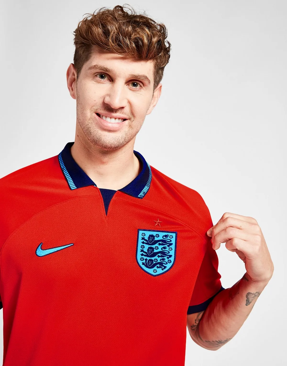 camiseta_inglaterra_visitante_2022_tres