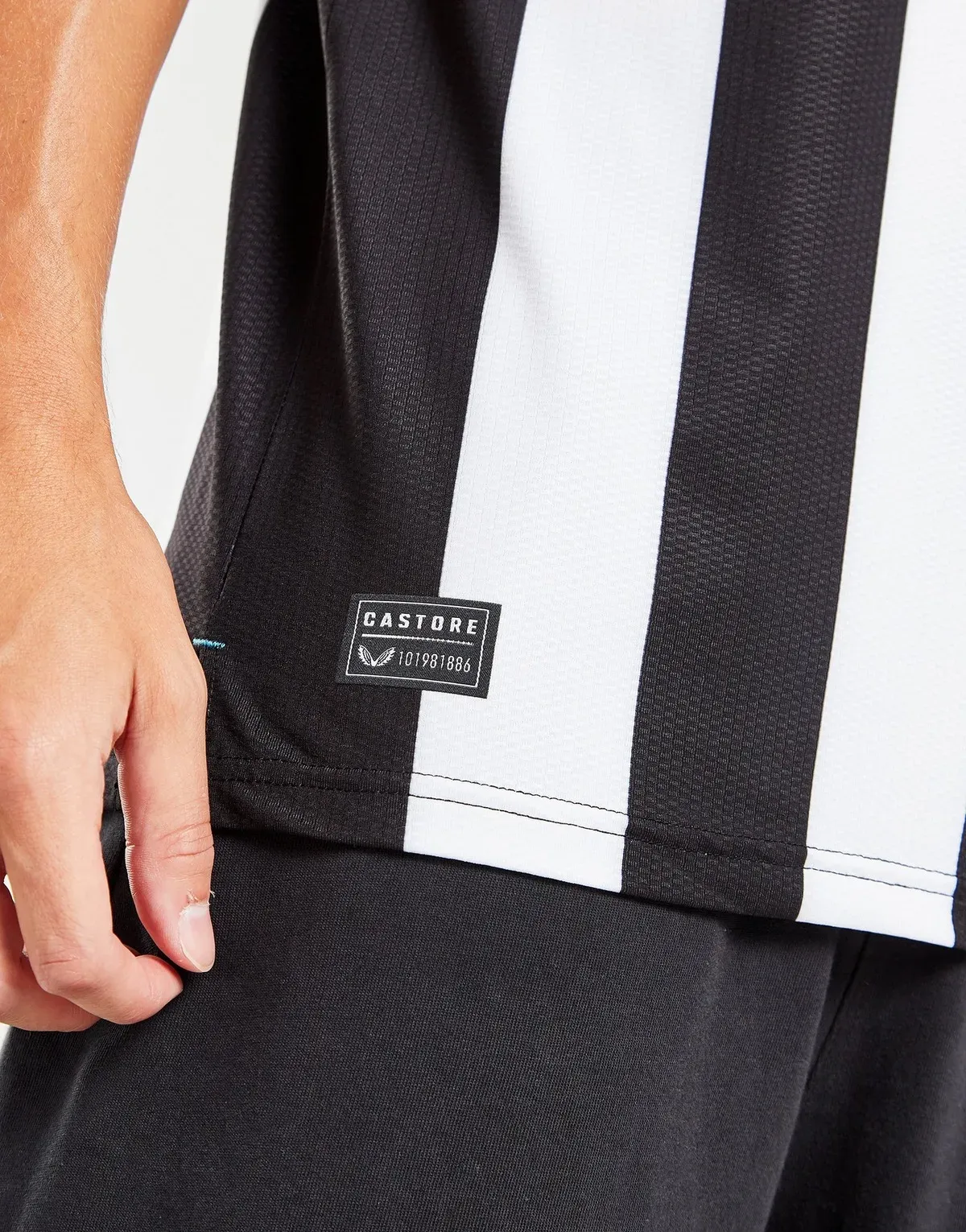 camiseta_newcastle_united_primera_equipacion_23-24_detalle