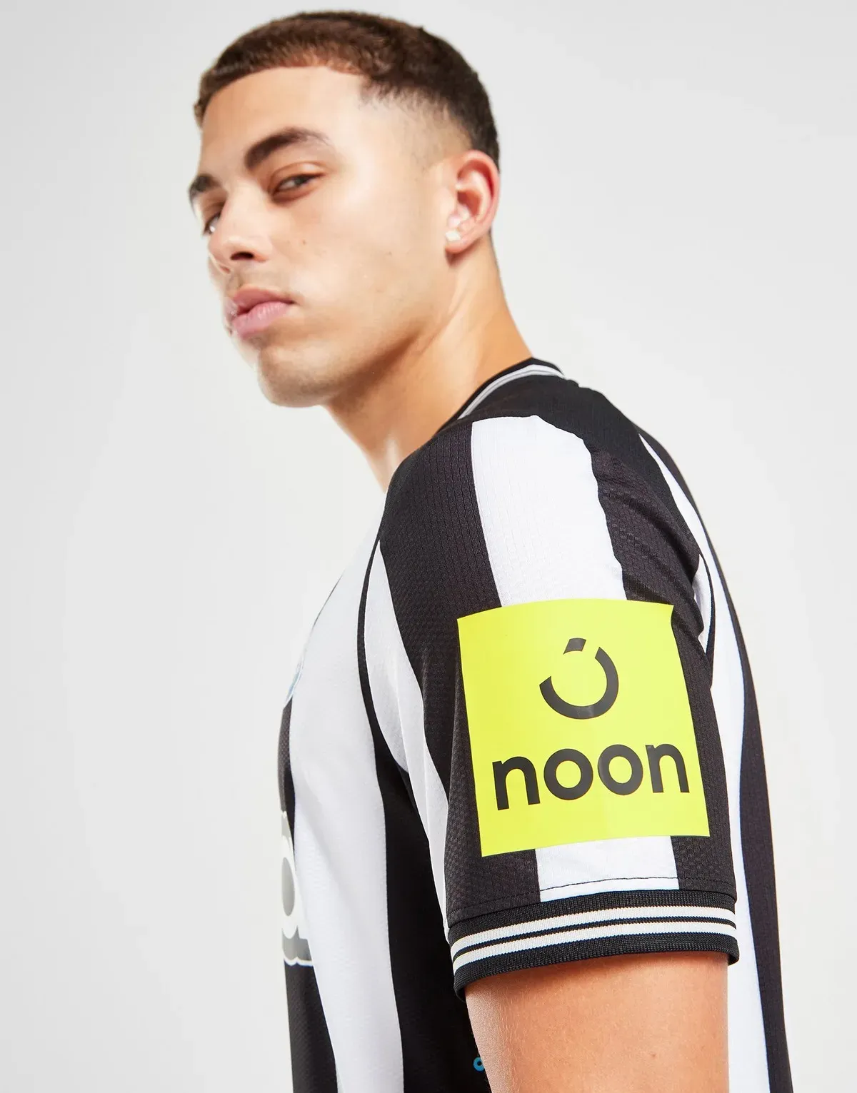 camiseta_newcastle_united_primera_equipacion_23-24_manga