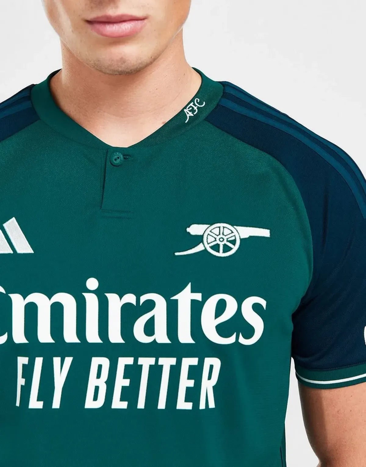 camiseta_arsenal_fc_tercera_equipacion_23-24_escudo