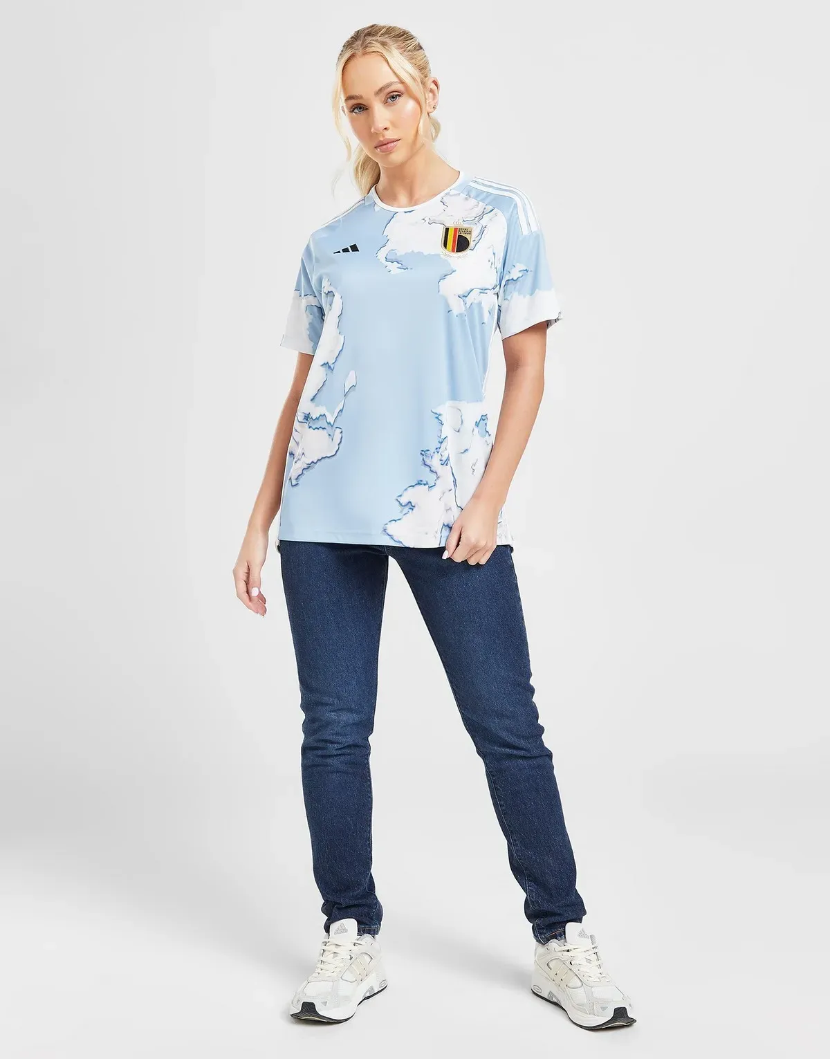 camiseta_belgica_reserva_mujer_2023_modelo