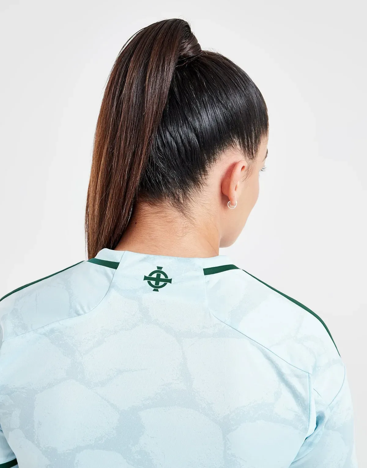 camiseta_irlanda_del_norte_reserva_mujer_2023_detalle