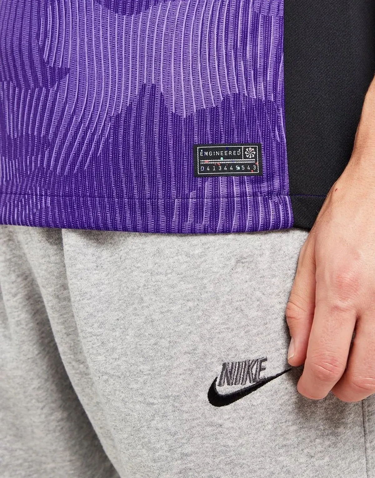 camiseta_liverpool_tercera_equipacion_23-24_detalle