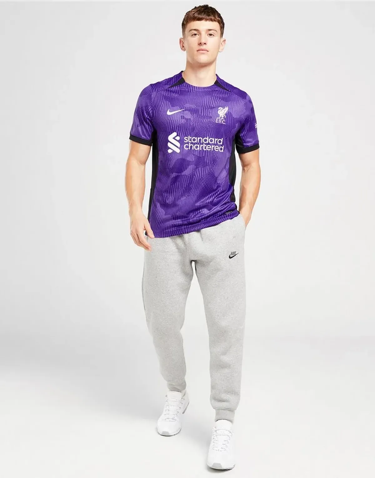 camiseta_liverpool_tercera_equipacion_23-24_modelo
