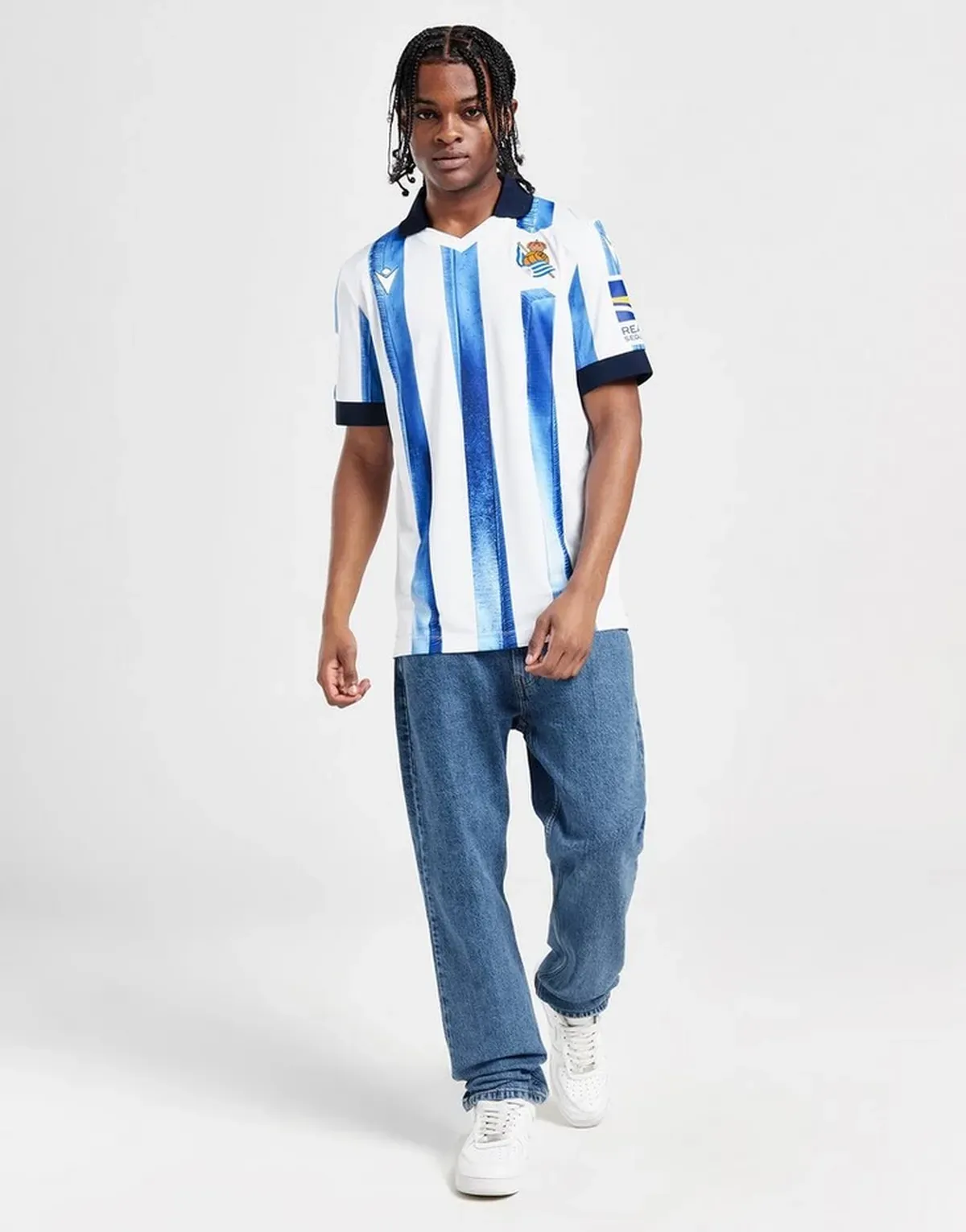 camiseta_real_sociedad_primera_equipacion_23-24_modelo