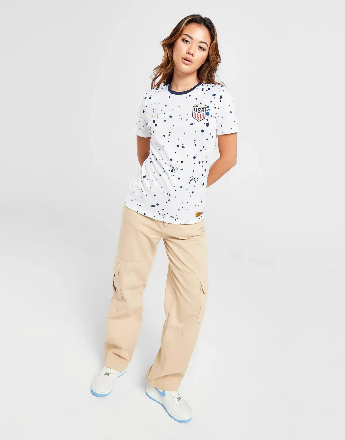 camiseta_usa_titular_mujer_2023_modelo
