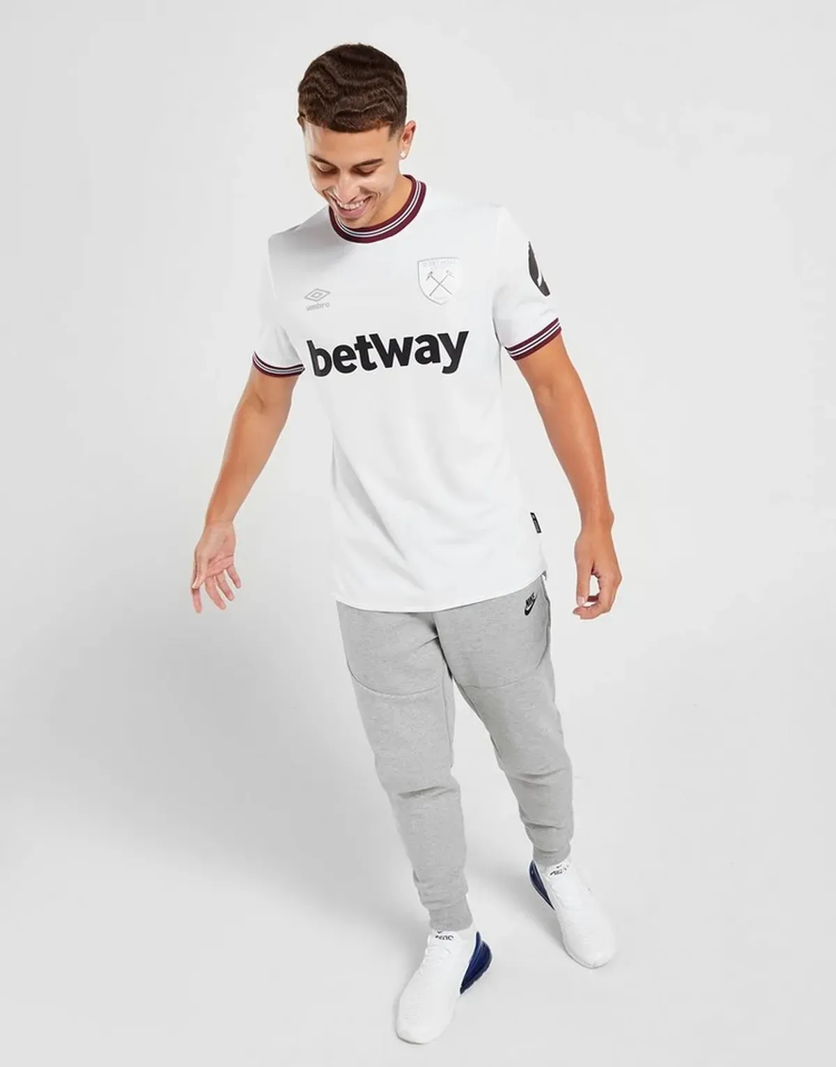 camiseta_west_ham_united_segunda_equipacion_23-24_modelo