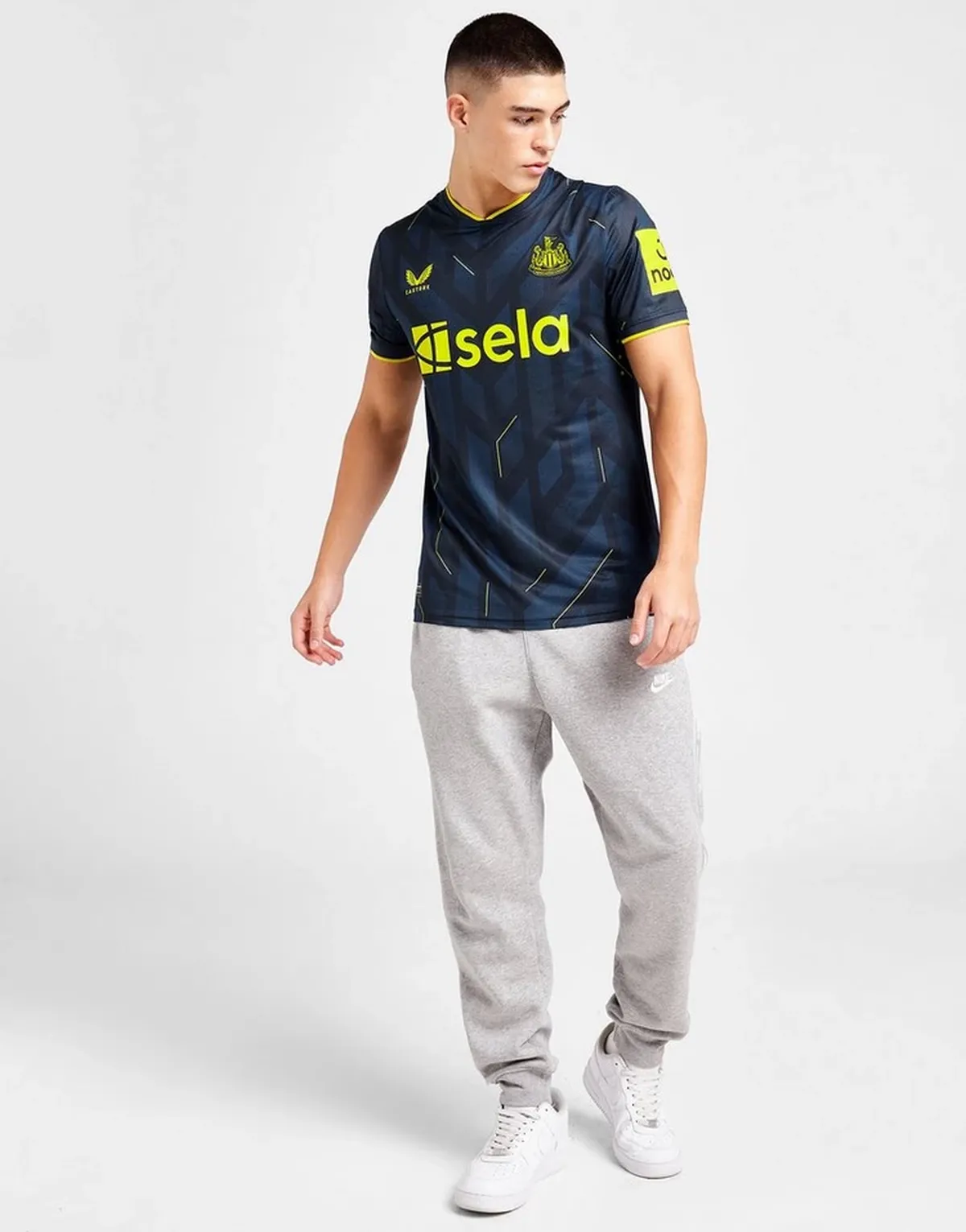 newcastle_united_tercera_equipacion_23-24_modelo