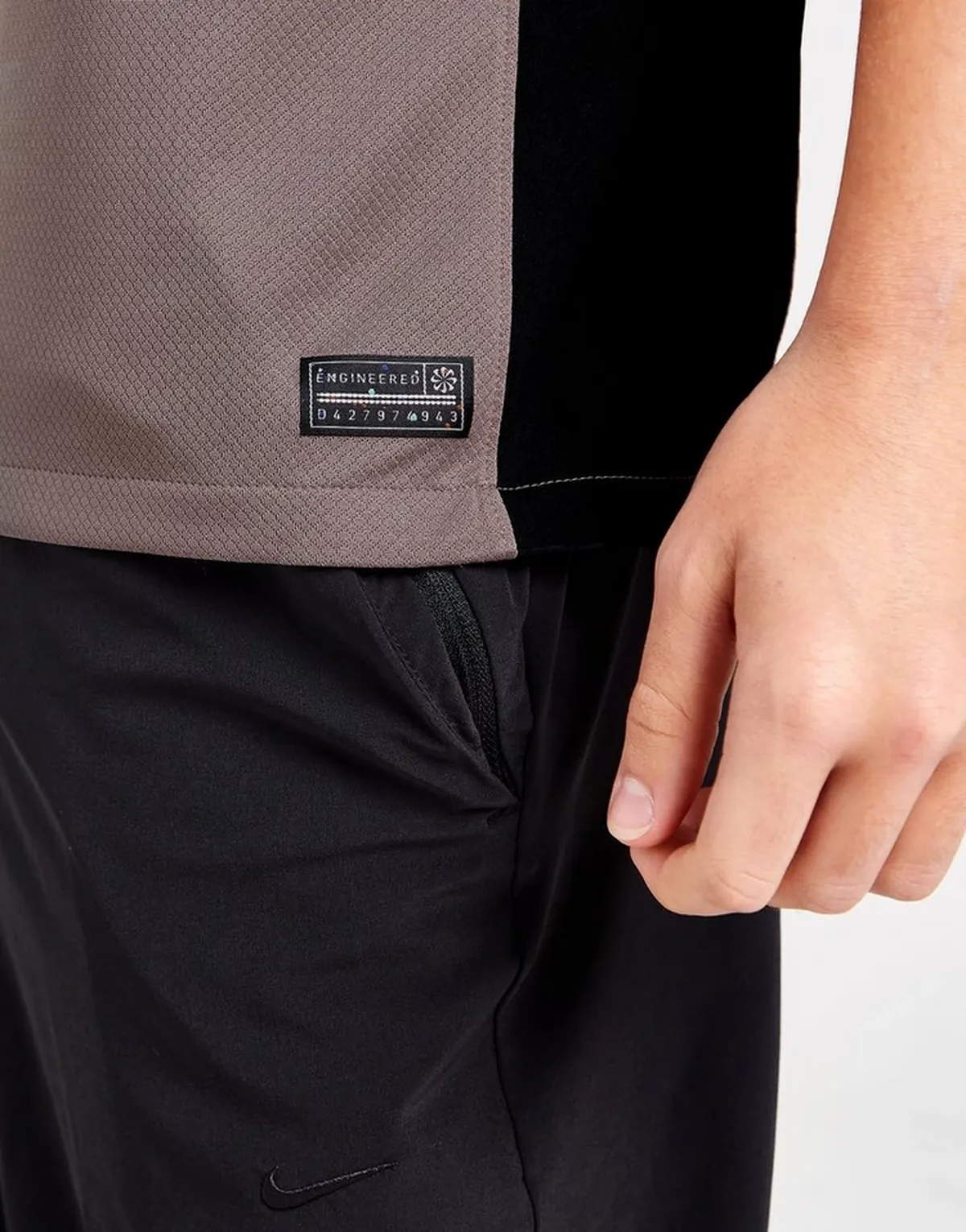 tottenham_hotspurs_tercera_equipacion_23-24_detalle