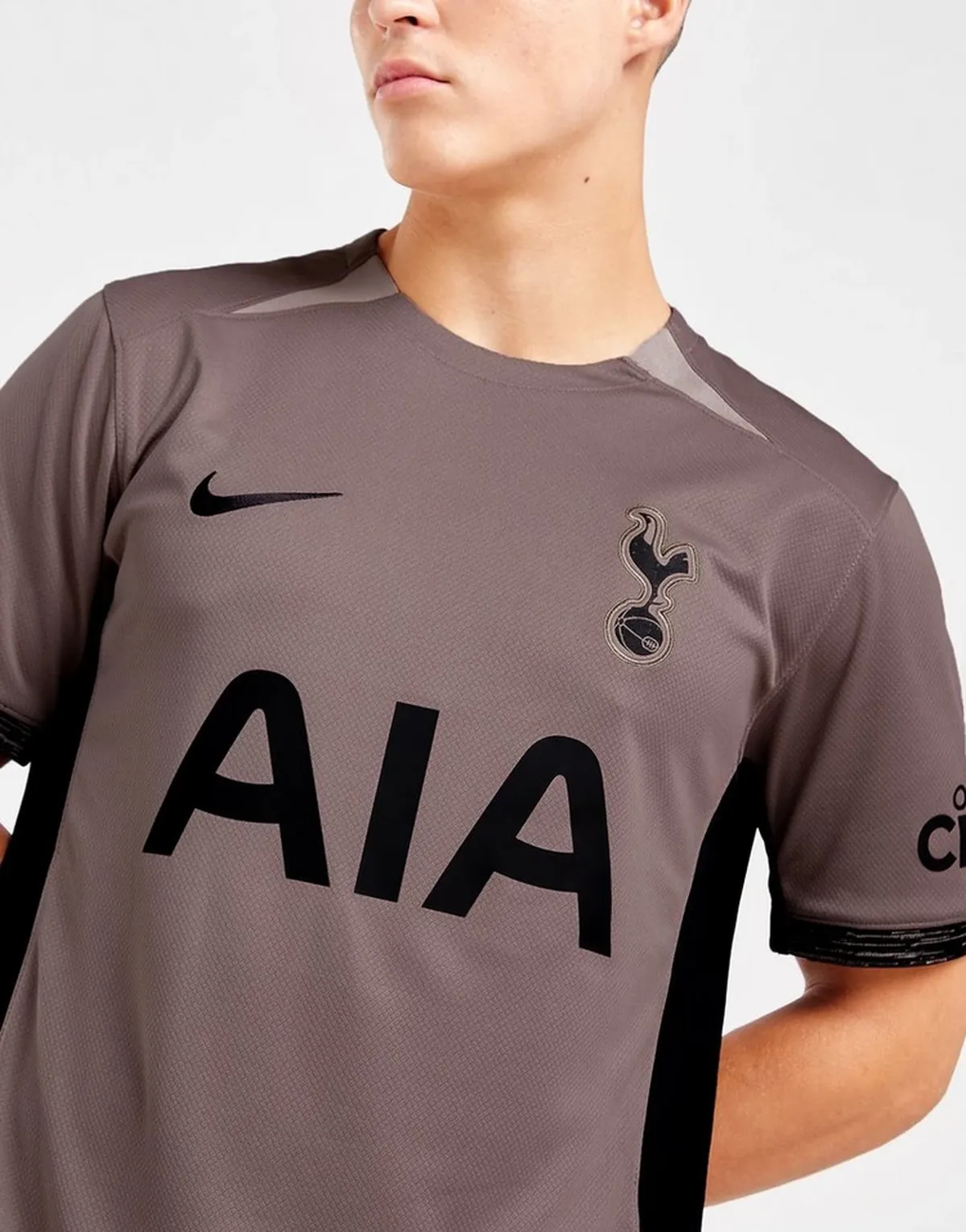 tottenham_hotspurs_tercera_equipacion_23-24_principal